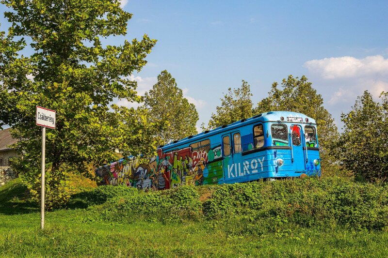 01 Földből előbukkanó metrókocsi FOTO Gulyás Attila 002-csakbereny-metro-GA copy