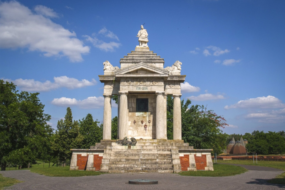 01 Ópusztaszer Árpád-emlékmű 01 FOTO Ópusztaszeri Nemzeti Történeti Emlékpark