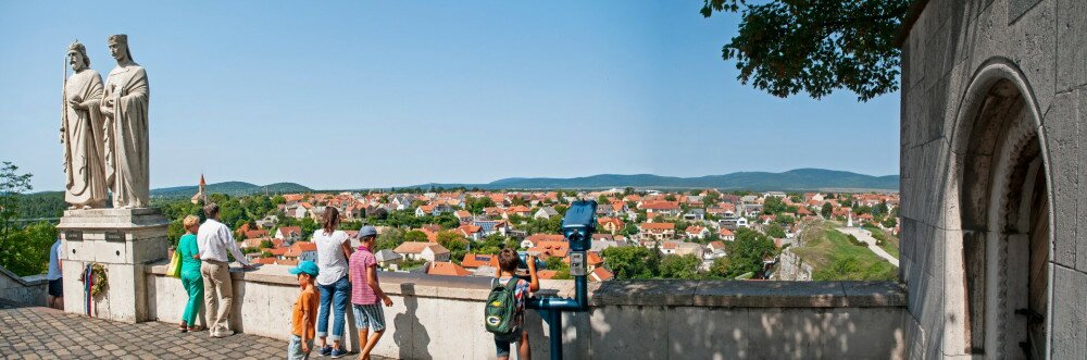 04 FRA_20180828_gizella_istvan_szobra_var_panorama_veszprem