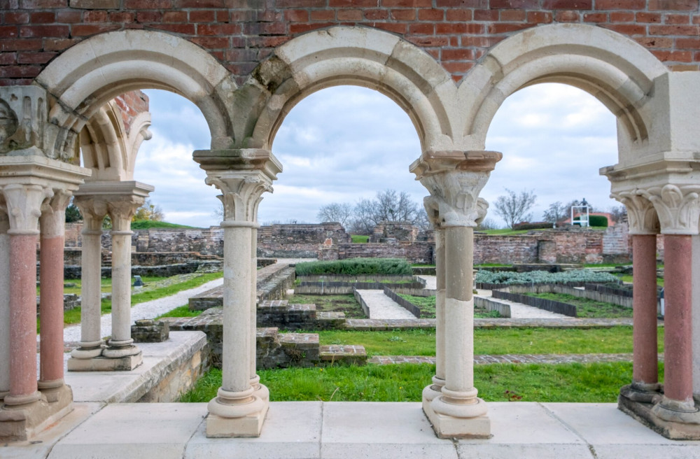 06 romkert rekonstruált oszlopcsarnok FOTO Szabó Eszter