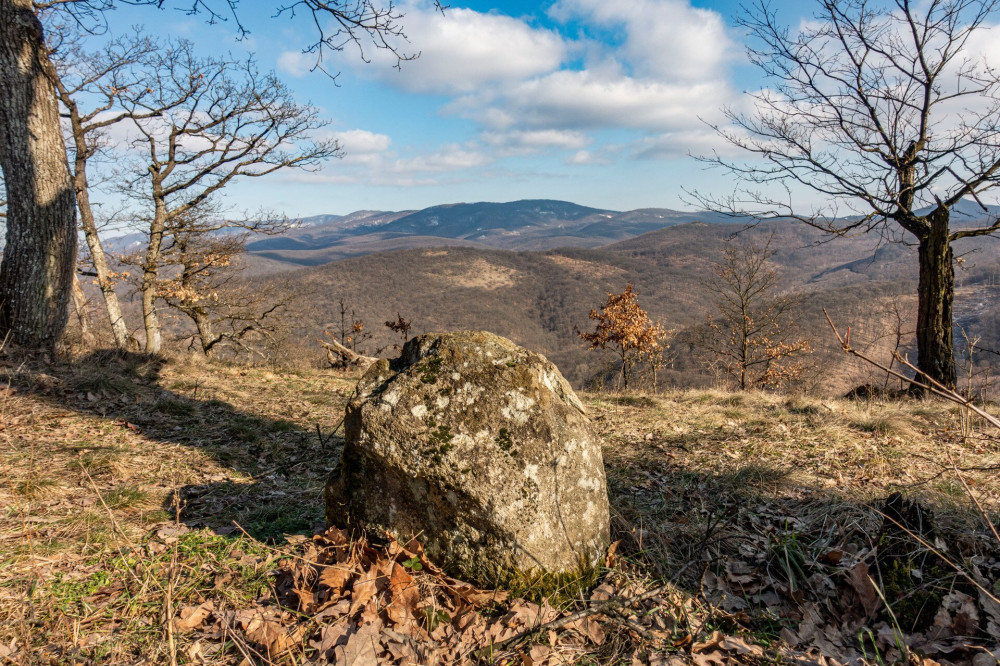 11 Gömbölyű-kő