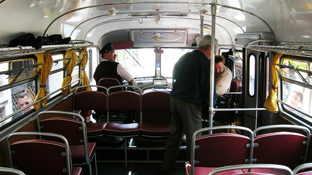 1200px-ikarus_31_inside.jpg