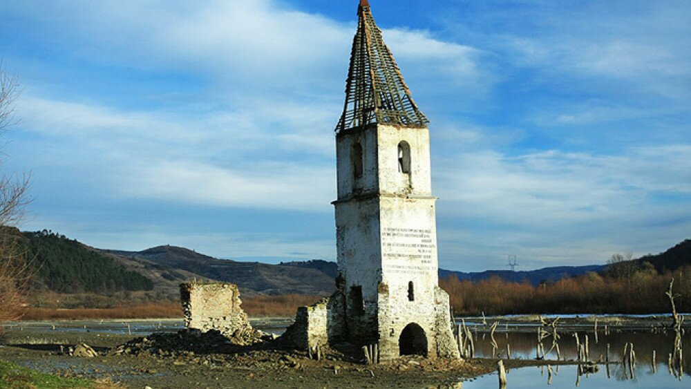 1200px-the_catholic_church_of_bezidu_nou.jpg