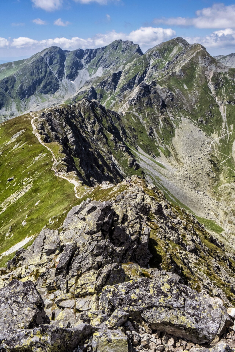 12 A Banikov és a Tri Kopy a Placlivóról nézve FOTO Peter Vrabel AdobeStock_371270817