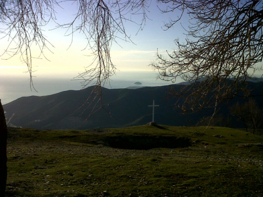 13_0-isola_gallinara_vista_da_s_pietro_ai_monti.jpg