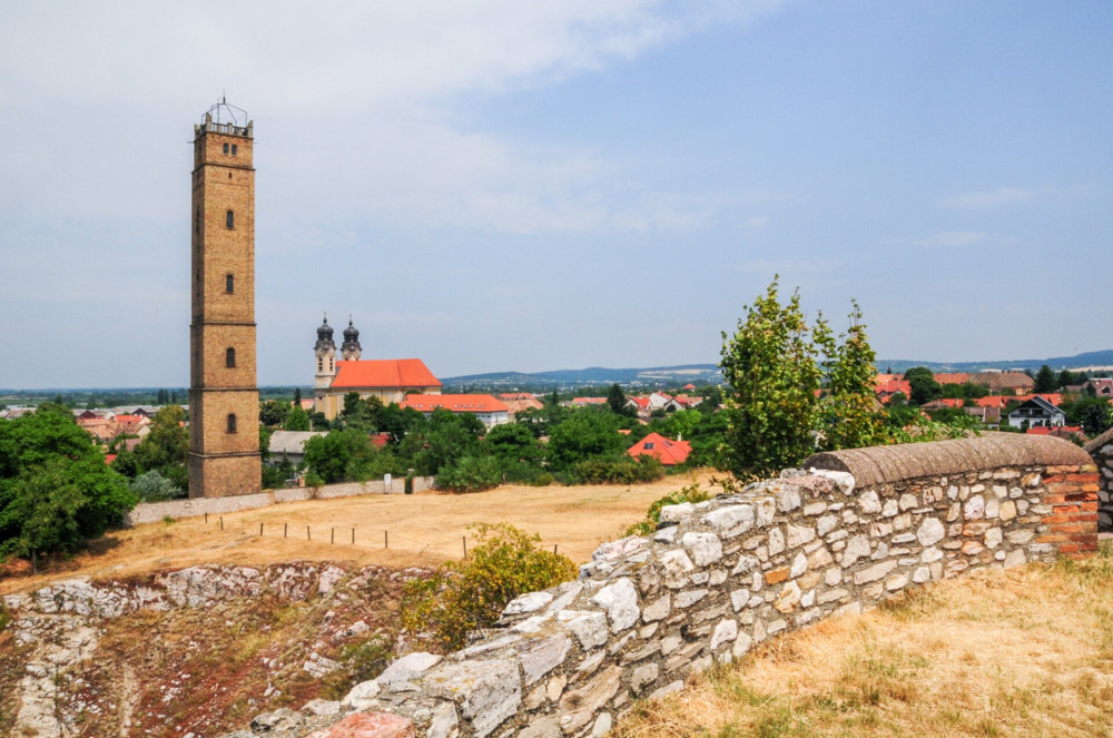 15 16 A tatai Fellner Jakab-kilátó a Kálvária-dombon FOTO Tóth Judit