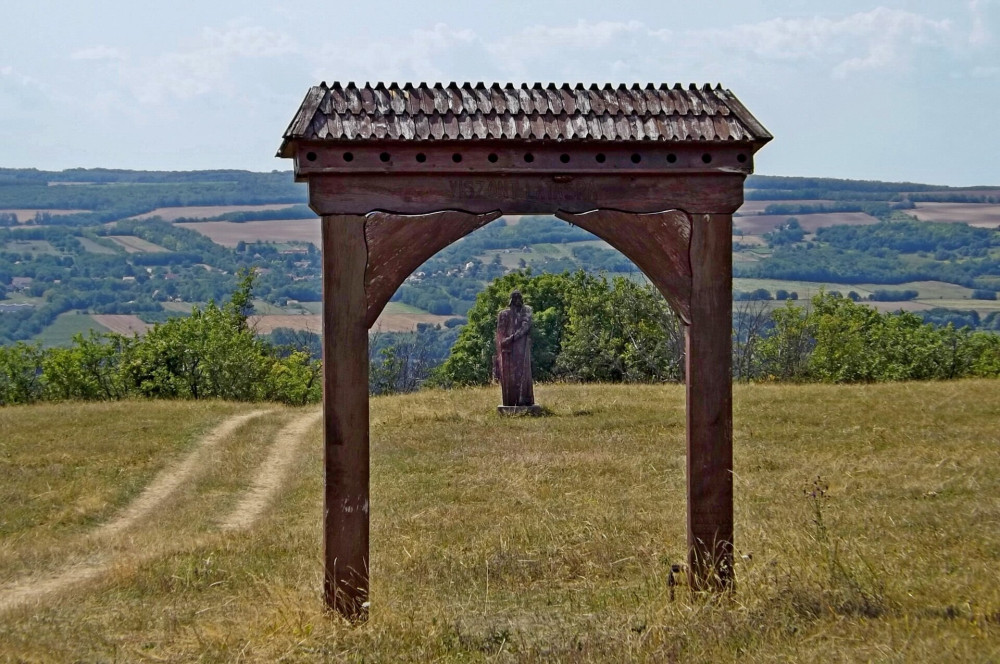 16 Székelykapu a Nezde-tetőn