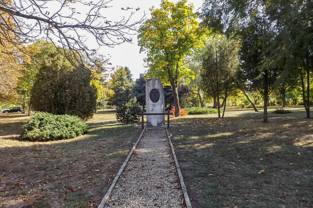 17 Nadányi Zoltán emlékmű