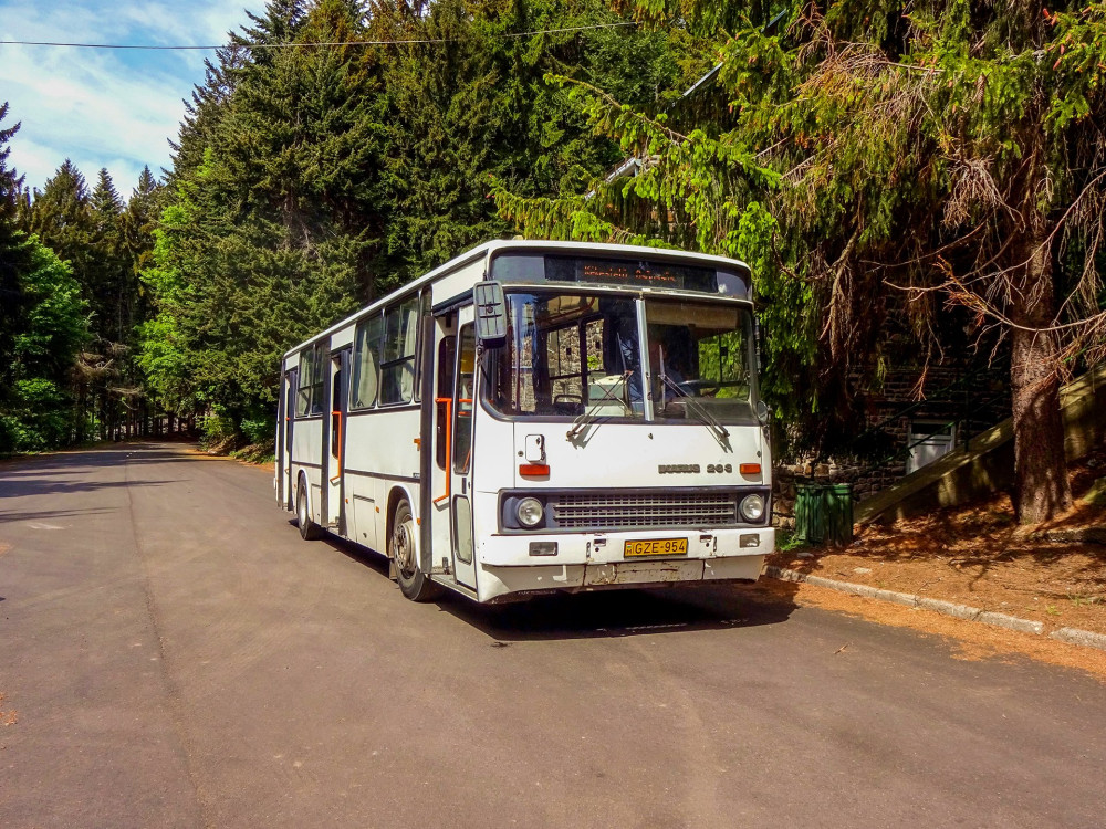 1. az öreg Ikarus a Kékesi szanatóriumnál pihen