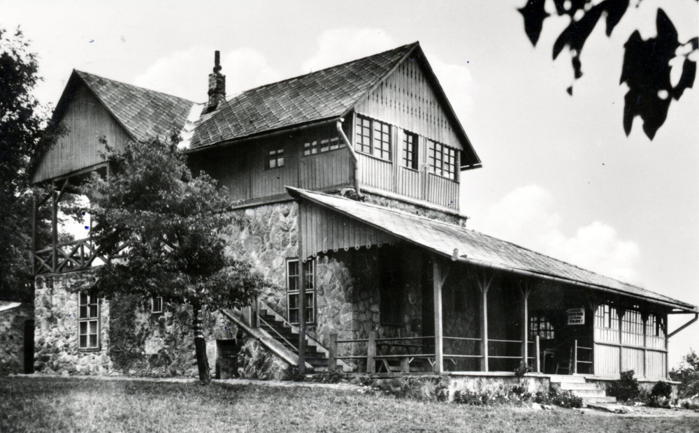 1. Fortepan  Szöllősi Lászlóné A Vaskapu-turistaház 1929-ben