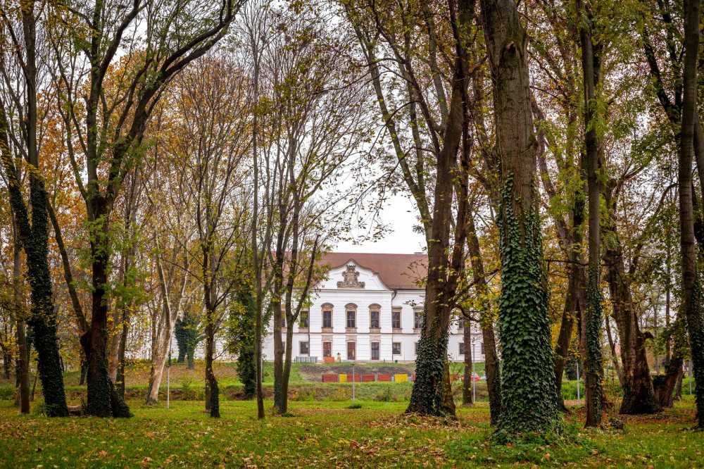 22 108 Várkert Esterházy-kastély