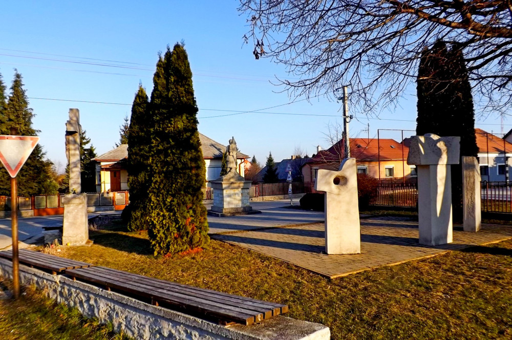 24 főtér Tésen