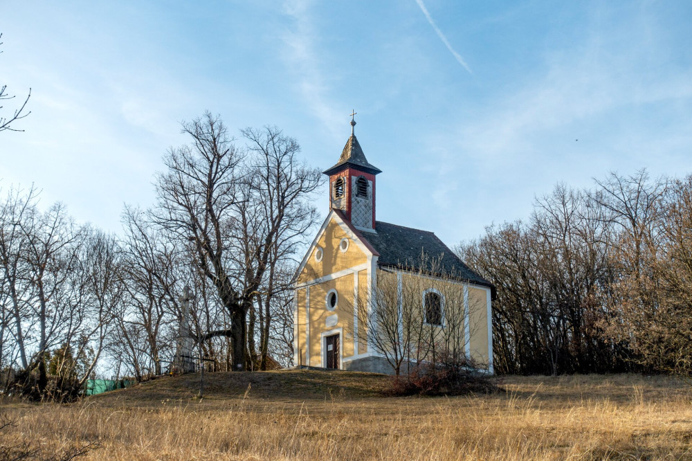 25 Szent Kereszt kápolna a Csatár-hegyen