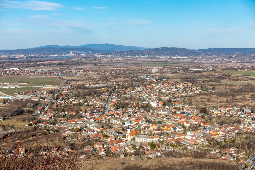 35 kilátás Tokodra