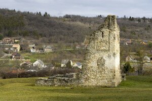 A Zsámbéki-medence elfeledett műemléke – Csabdi templomrom