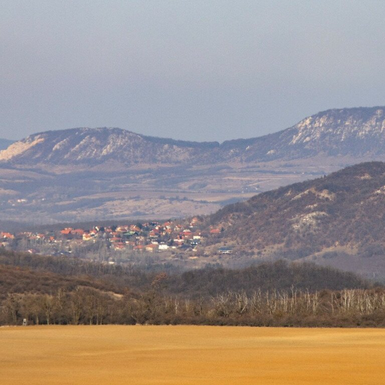 Panorámás sárga úton a Budai-hegység és a Gerecse peremén