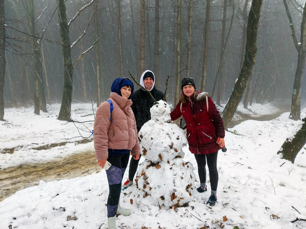 8. pihenő az Írott-kő felé avagy a hóbusó és vidám építői