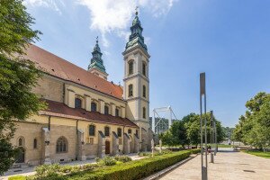 A belváros legszebb panorámája nyílik a plébániatemplom tornyaiból