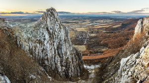 A „homlokát ráncoló" Bél-kő története