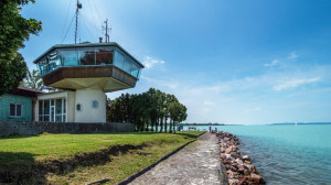 Ahonnan a Balaton villogó fényei érkeznek: a Siófoki Viharjelző Obszervatórium