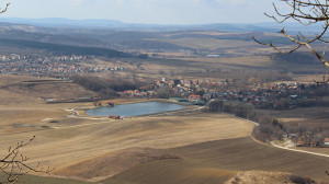 A pilisi Csévi-szirtek alatt