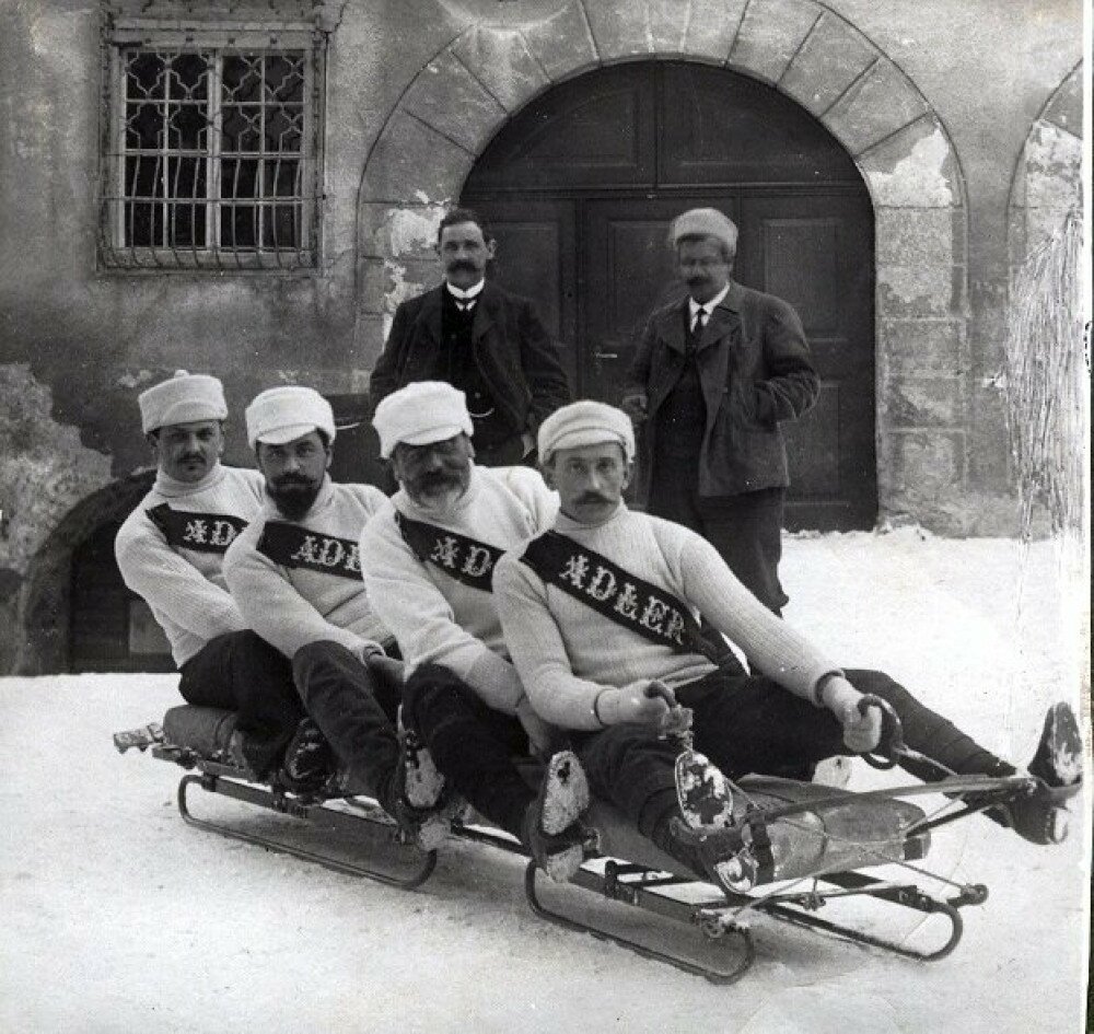 A svájci urak szánkózás közben, Davos 1910 körül