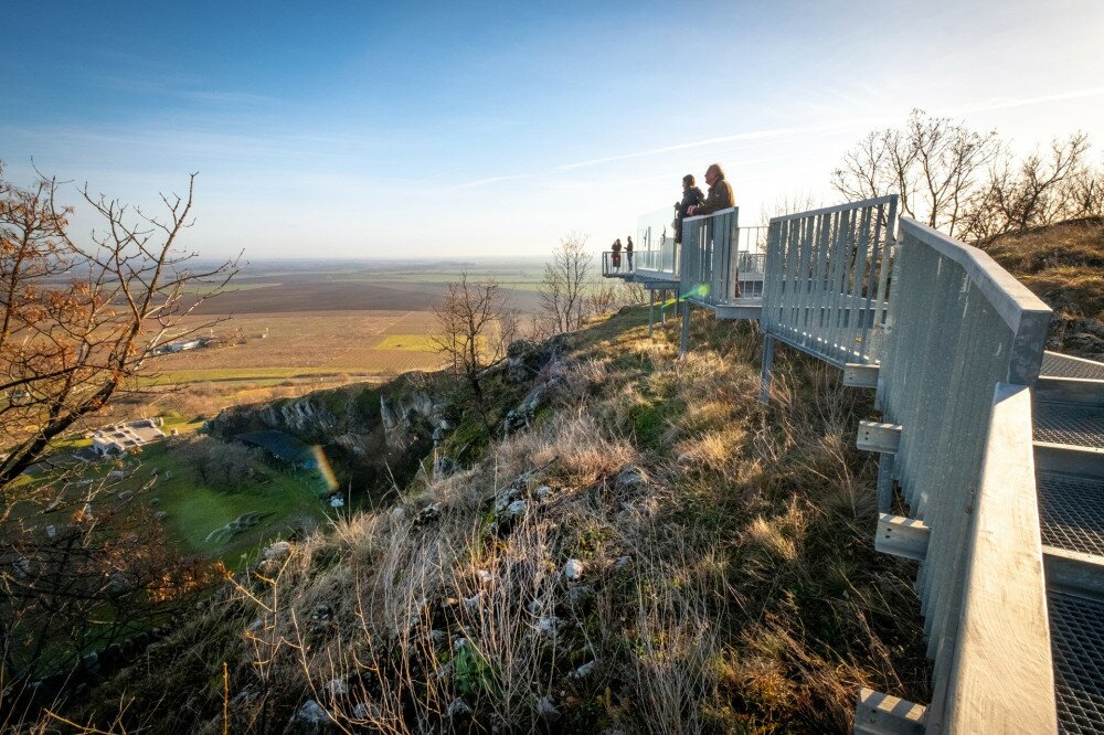 A Szársomlyó panorámasétánya a Nagyharsányi Szoborparknál