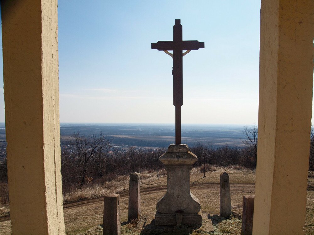 A Szent Anna-kápolna feszülete a Sár-hegyen