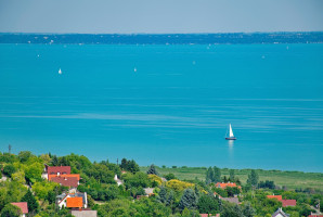 Az önkormányzatok nem értenek egyet a Balaton vízleeresztésével