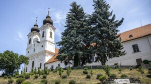 Bejártuk a tihanyi apátság rejtett zugait