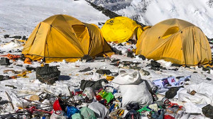 Betiltják az eldobható műanyagokat a Mount Everest térségében