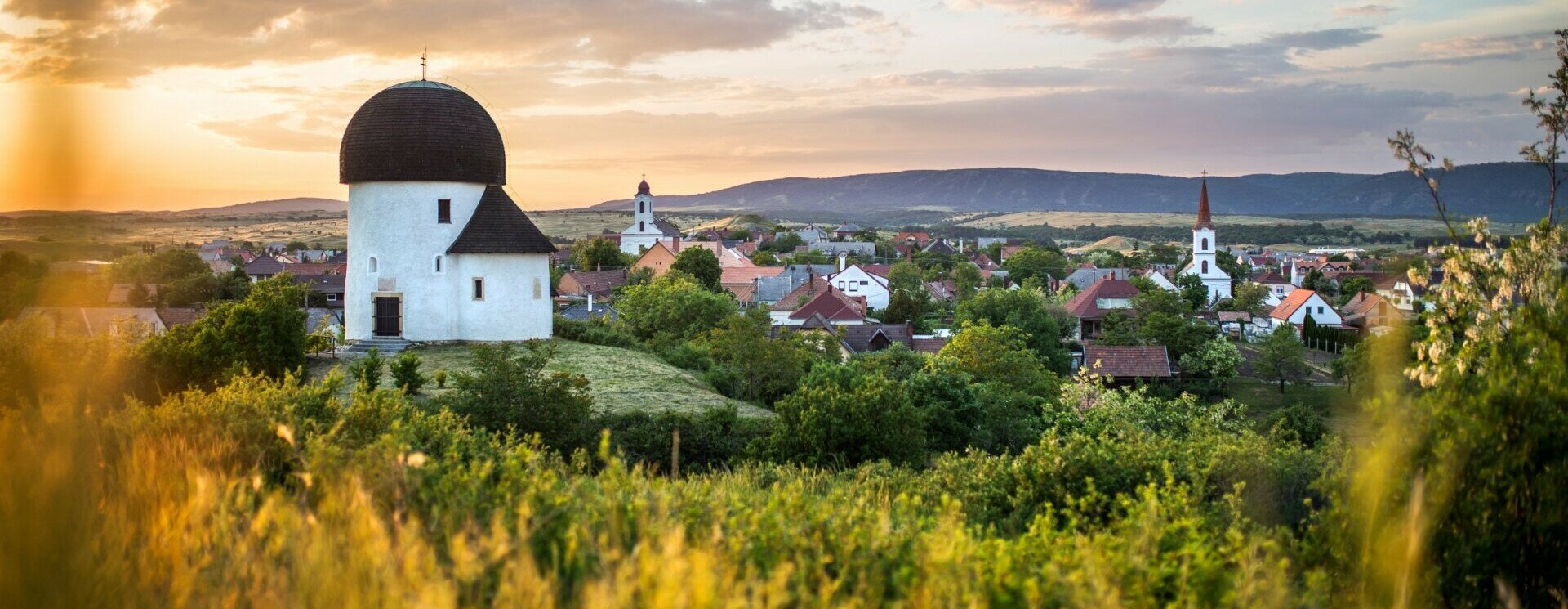 Különleges, kör alakú szentélyek Magyarországon