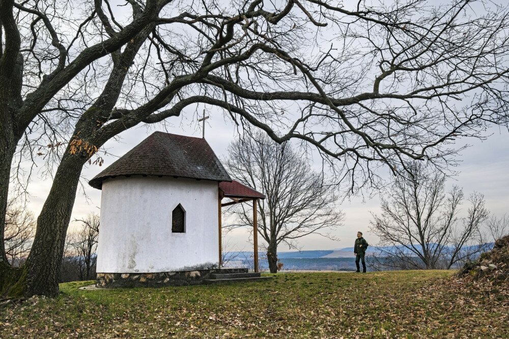 Diósjenő, Kálvária kápolna, Kápolna-hegy