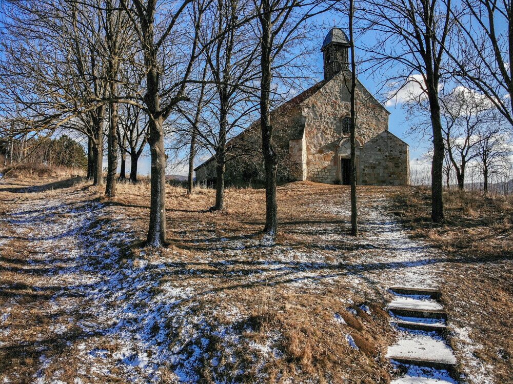 DJI_0169_Szent Márton-templom a Bükkszentmárton felé vezető útról_FOTO-Somo