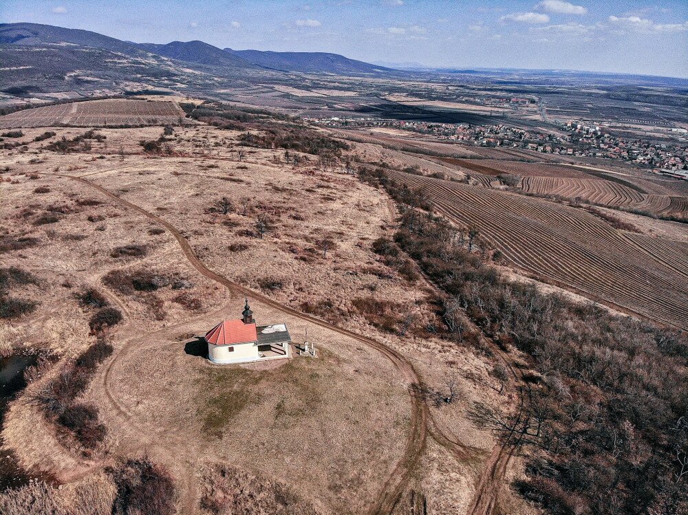 DJI_0226_Szent Anna-kápolna és Abasár látképe_FOTO-MTSZ