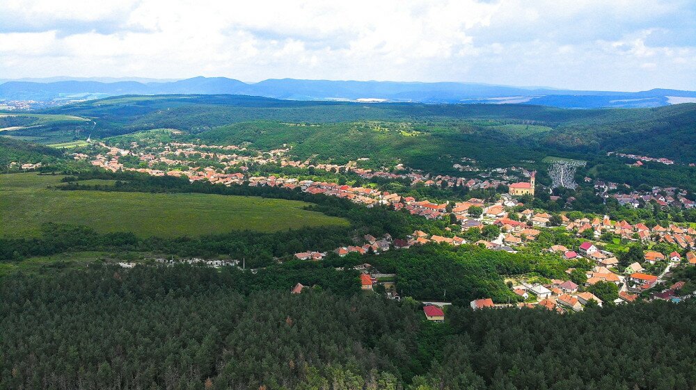 DJI_0979_Szomolya a Nagyvolgy-teto felol_FOTO_SOMO