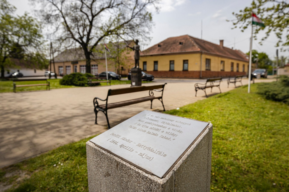 Dunavecse általános Petőfi tér 01 FOTO Csanádi Márton