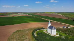 Egy máltai lovag kápolnája a magyar pusztában