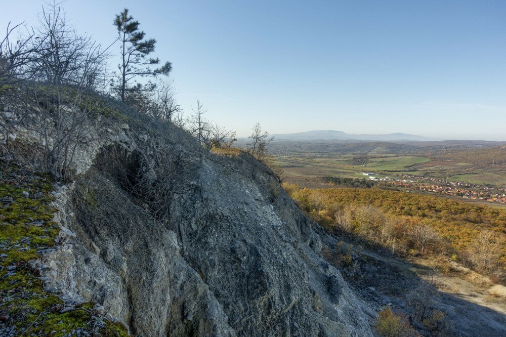 Felsőtárkány, dolomotbánya sziklafala