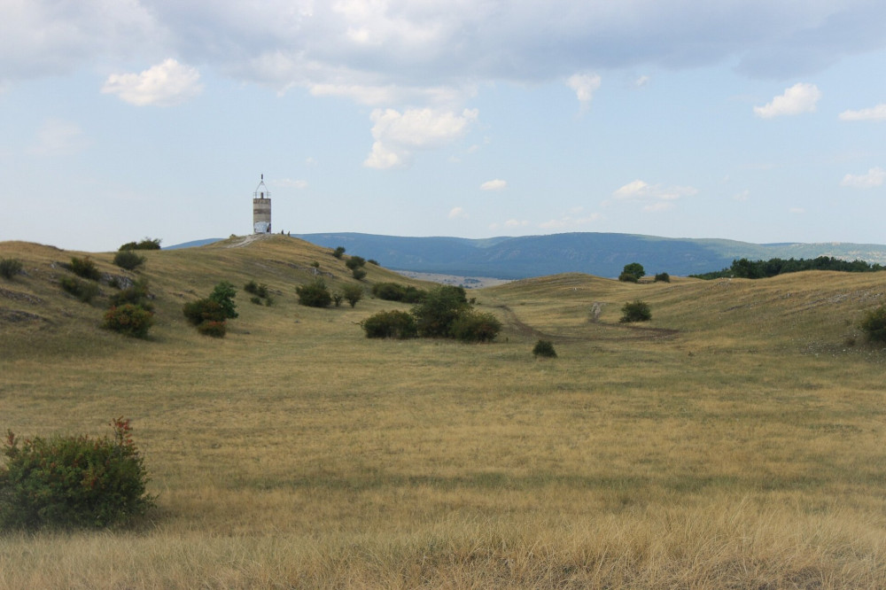 Geodéziai mérőtorony a Péti-hegyen