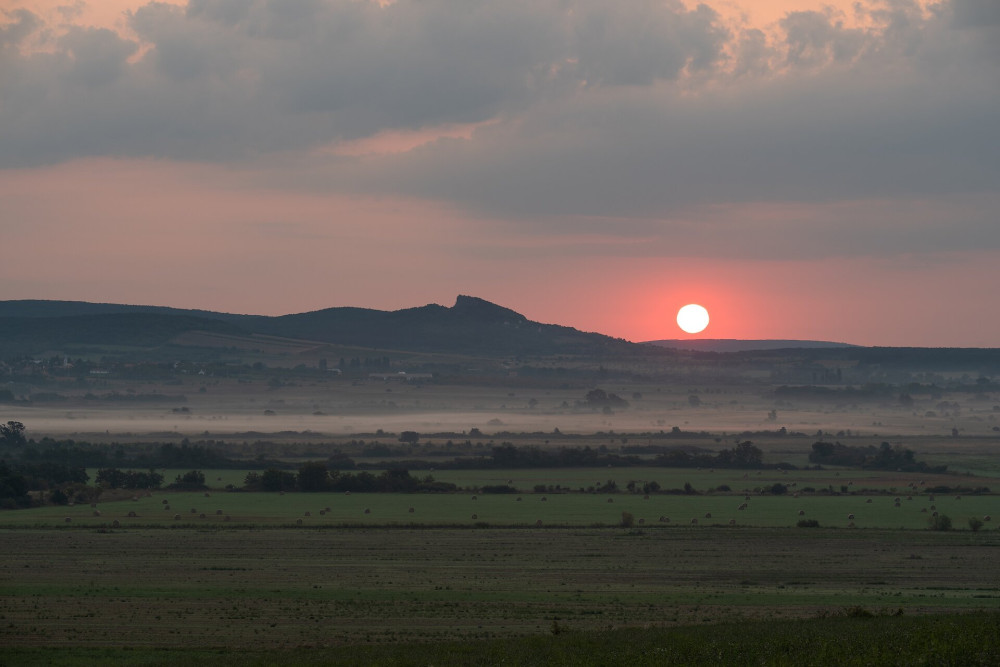 Hegyes-tű