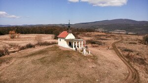 Kápolna a Mátra egyik legszebb panorámájával