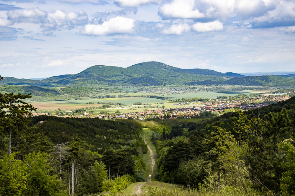 kilátás a Kevélyekre a nyiladékból