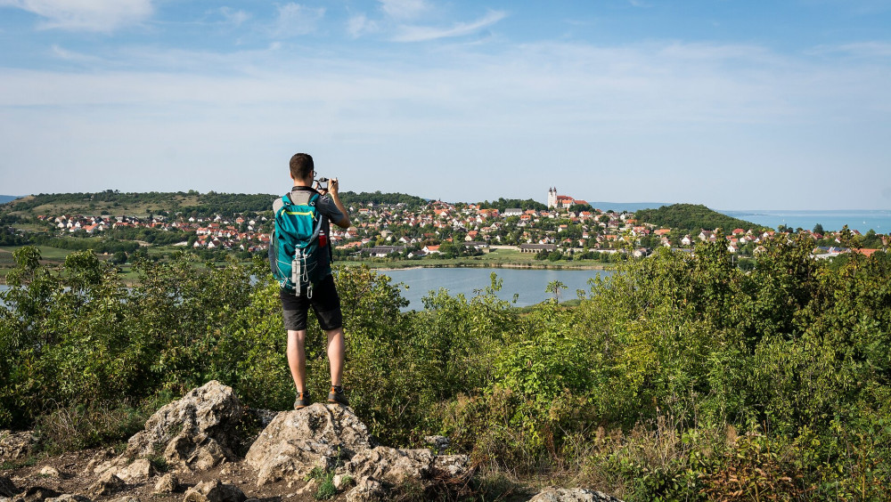 Kilátás a tihanyi Hármas-kúpról