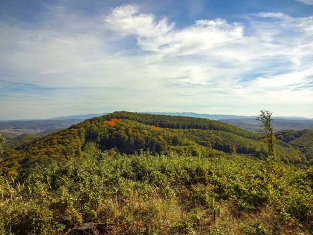 Legendák, festői tavak és pazar panorámák a Vajdavár-vidéken