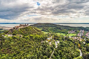 Lenyűgöző kilátások a Balaton váránál