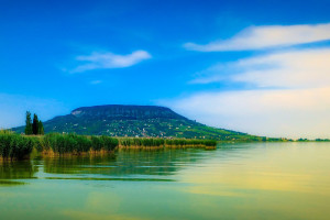 Nem feszített víztükrű medence, élő rendszer – a Balaton