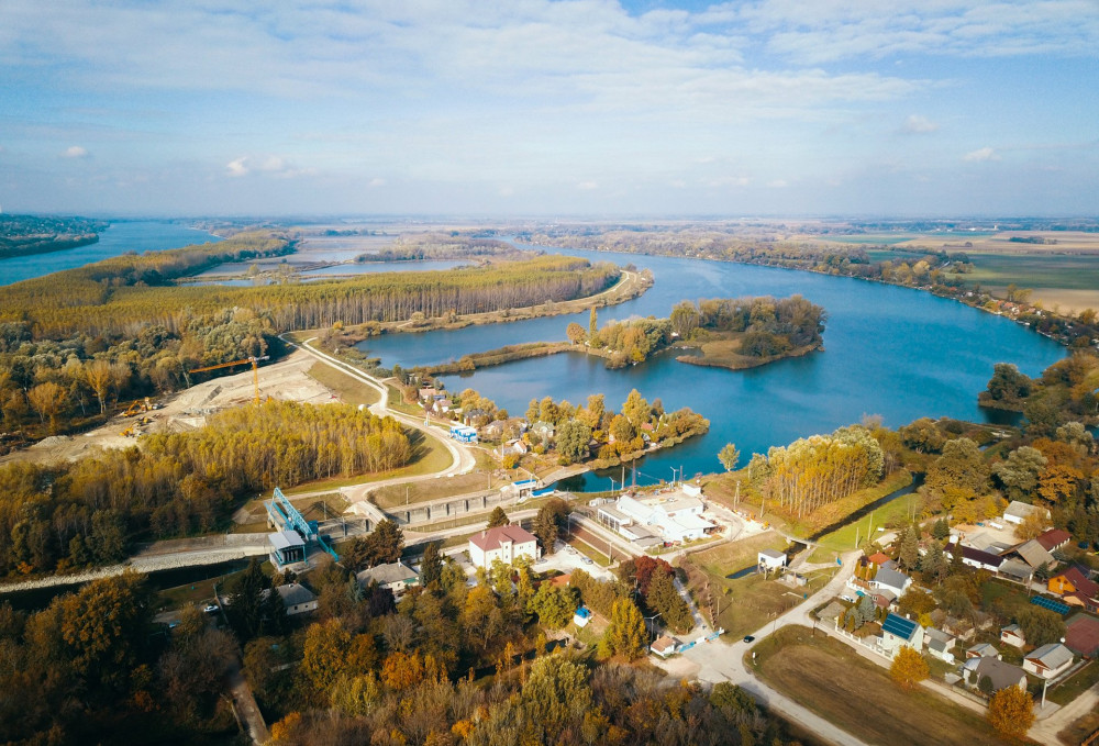 NYITOKEP Tassi-zsilip és a Duna ket aga makadi halastavak 01 FOTO Szendőfi Balázs