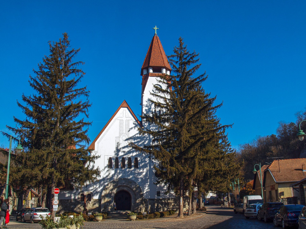 P2107590_Zebegény főtere-Havas Nagyboldogasszony-templom_FOTO-JA