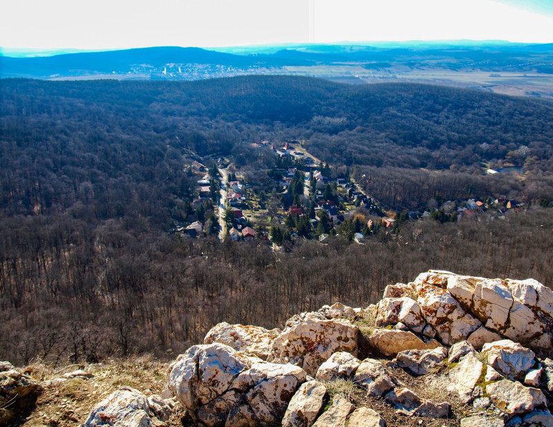 P2186692-Kémény-szikla-kilátás-Klastrompuszta-felé-FOTO-JA